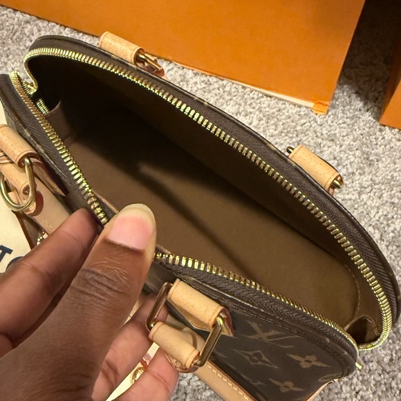 Louis Vuitton Alma BB Monogram - Picture 5 of 10